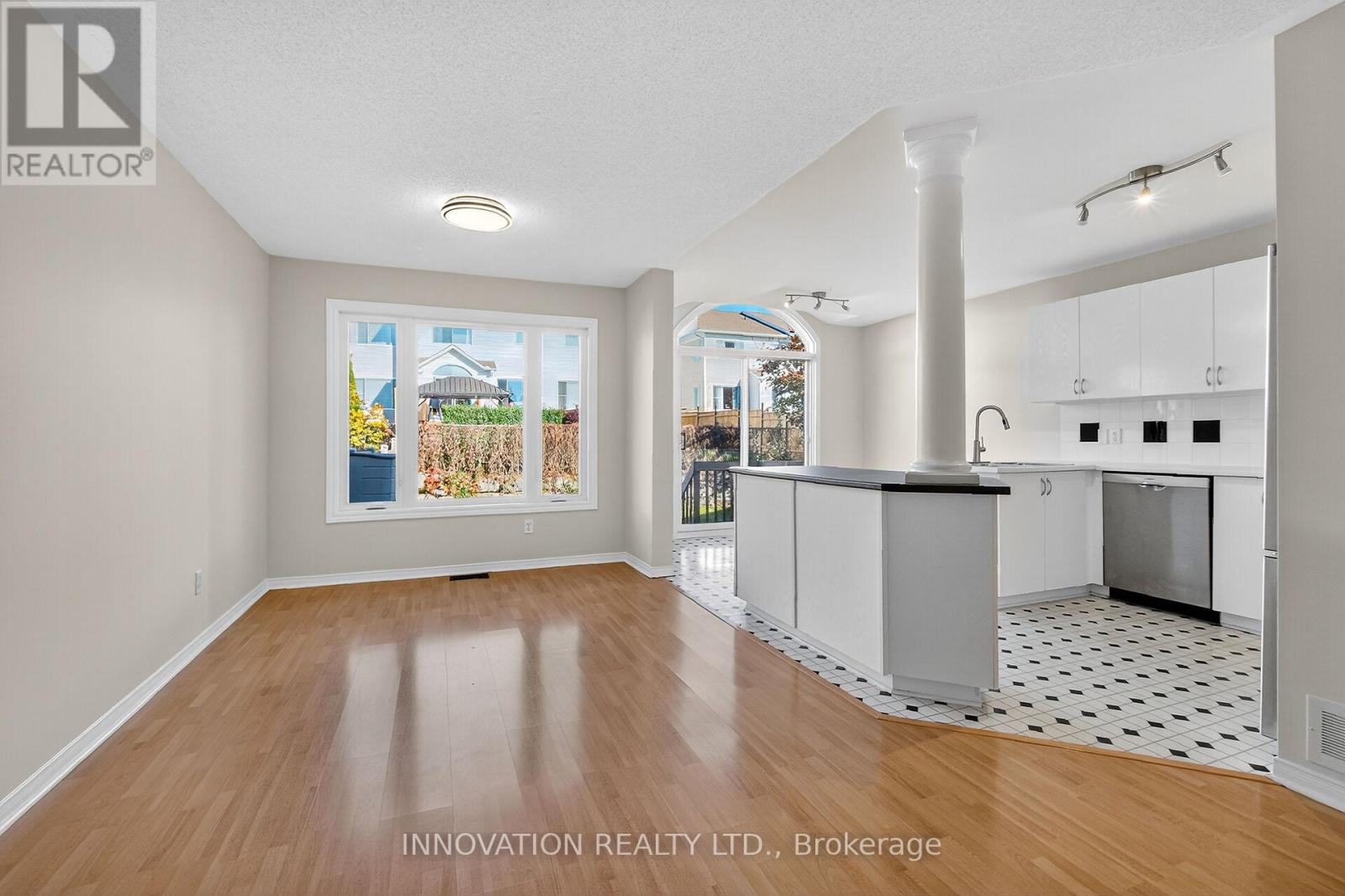 57 Flowertree Crescent, Ottawa, Ontario  K2M 2R7 - Photo 9 - X12491482