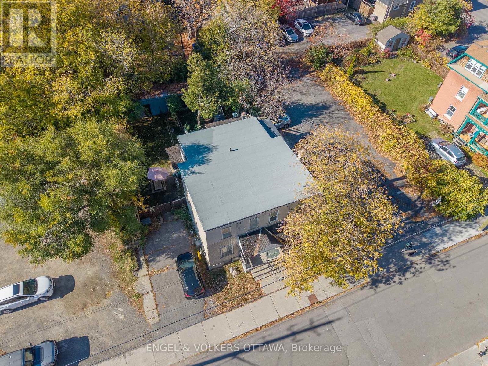 56-58 Carruthers Avenue, Ottawa, Ontario  K1Y 1N2 - Photo 3 - X12491488