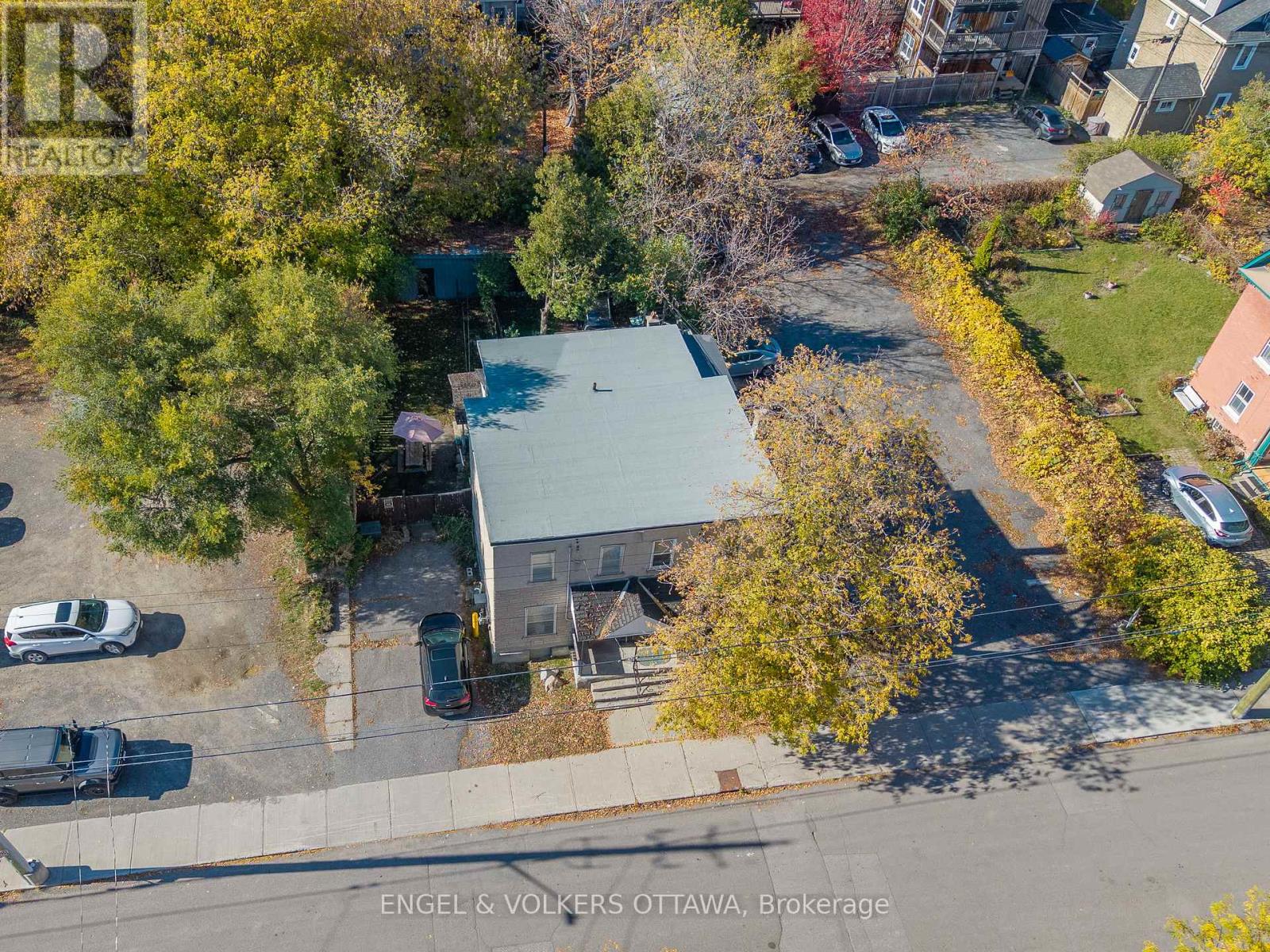 56-58 Carruthers Avenue, Ottawa, Ontario  K1Y 1N2 - Photo 4 - X12491488