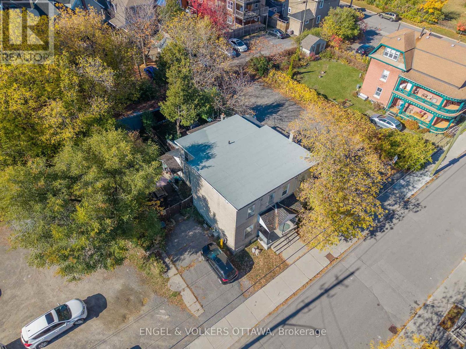 56-58 Carruthers Avenue, Ottawa, Ontario  K1Y 1N2 - Photo 5 - X12491488