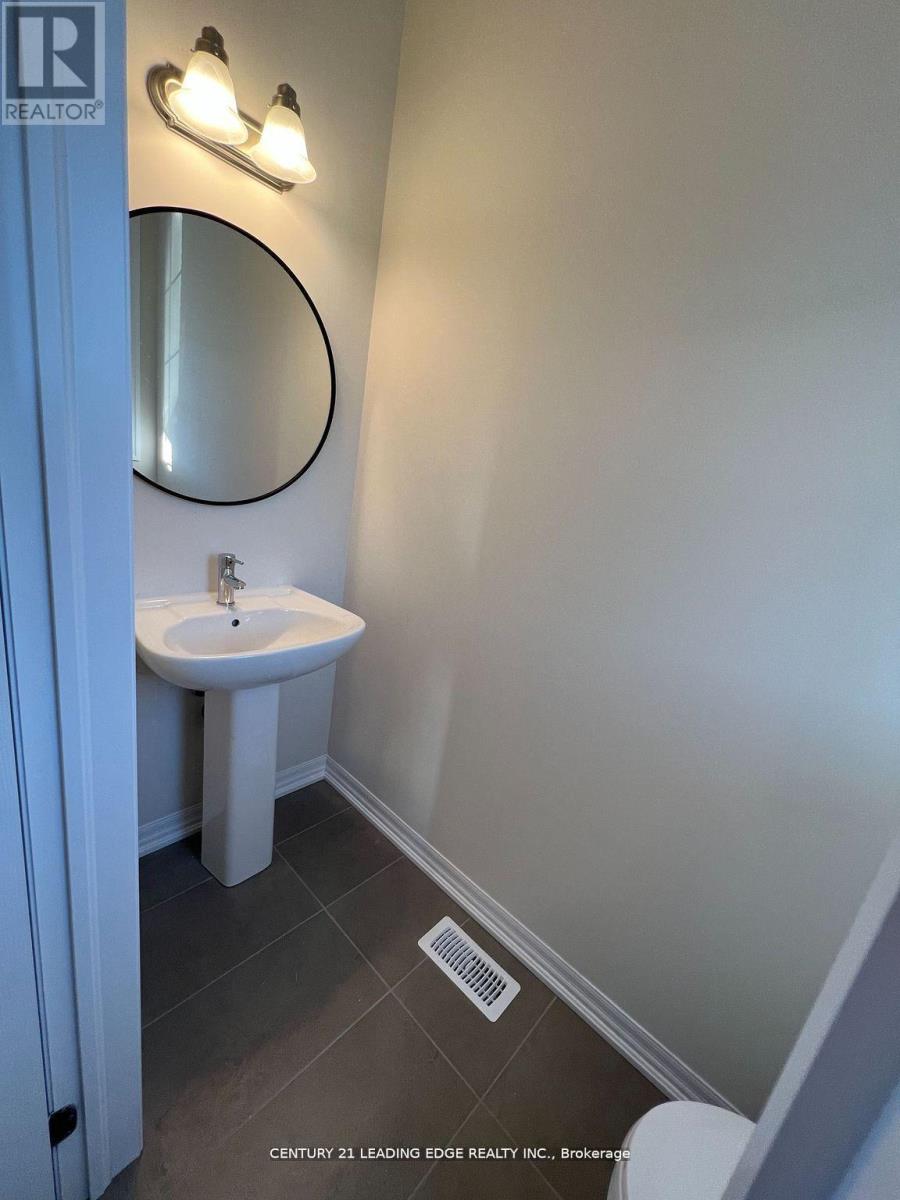 42 Ed Ewert Avenue, Clarington, Ontario  L1B 0W9 - Photo 3 - E12491048