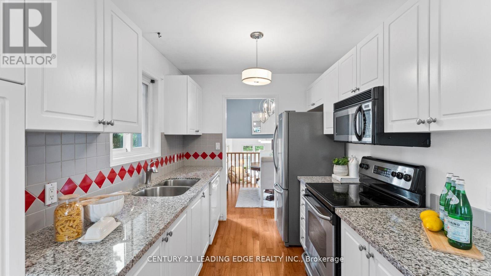 385 Compton Crescent, Oshawa (Centennial), Ontario  L1G 8C7 - Photo 7 - E12491228