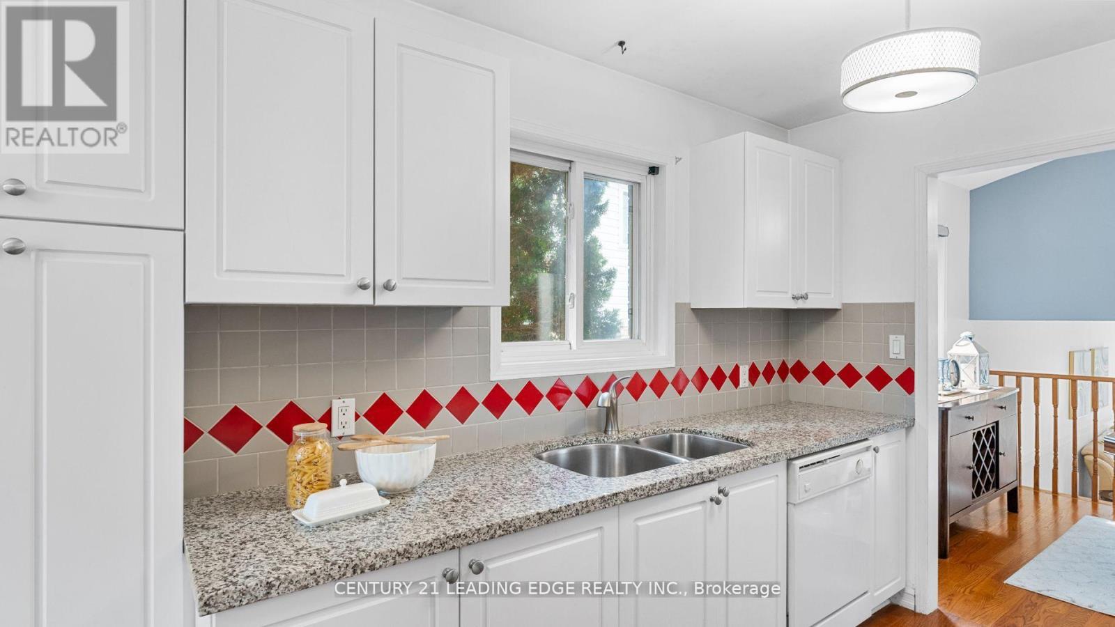 385 Compton Crescent, Oshawa (Centennial), Ontario  L1G 8C7 - Photo 8 - E12491228