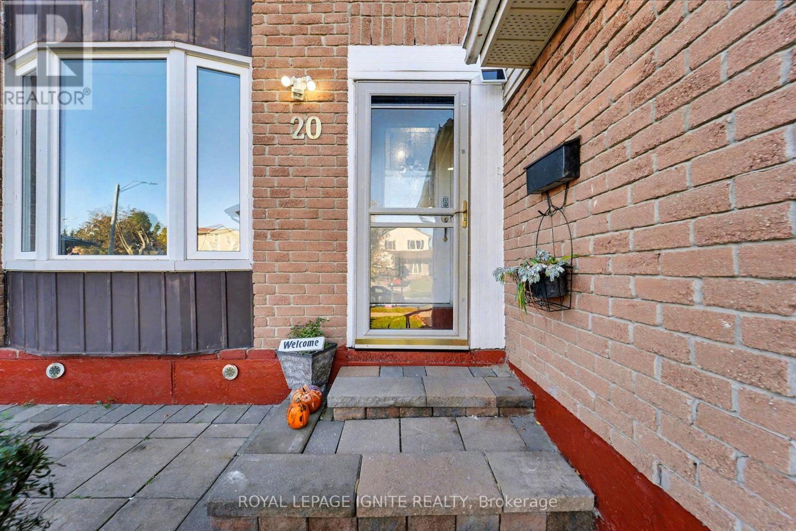 20 John Stoner Drive, Toronto (Malvern), Ontario  M1B 3A3 - Photo 4 - E12491288