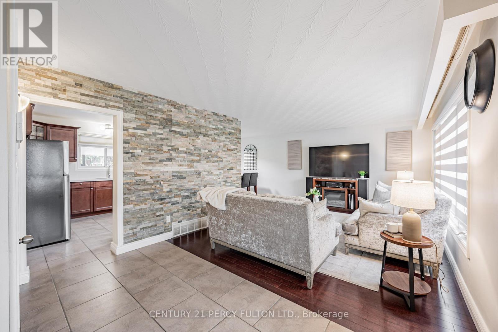 904 Somerville Street, Oshawa, Ontario  L1G 4J7 - Photo 4 - E12491290