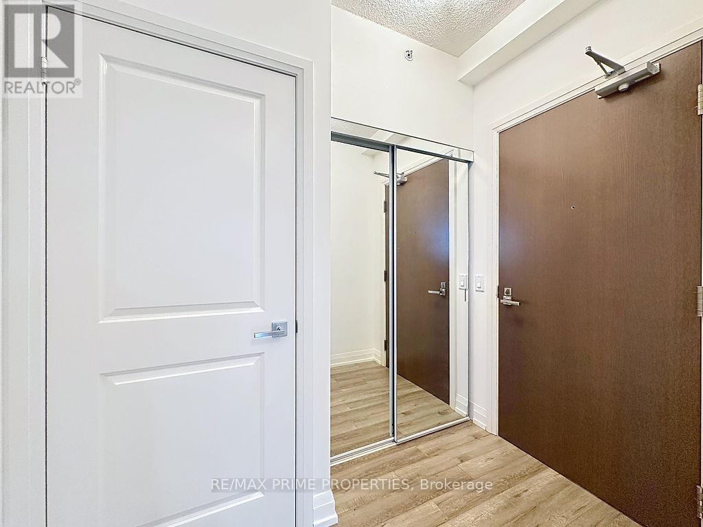 205 - 85 North Park Road, Vaughan, Ontario  L4J 0H9 - Photo 3 - N12483819