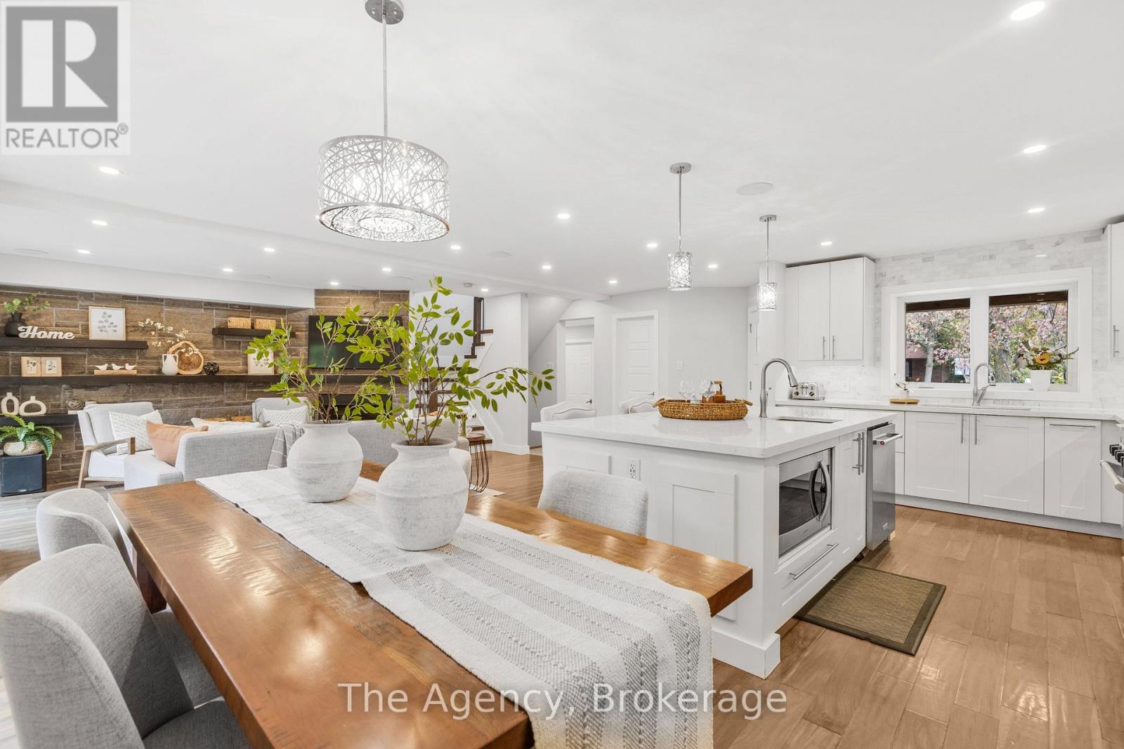 1122 Glenridge Drive, Oakville, Ontario  L6M 2K7 - Photo 10 - W12491422