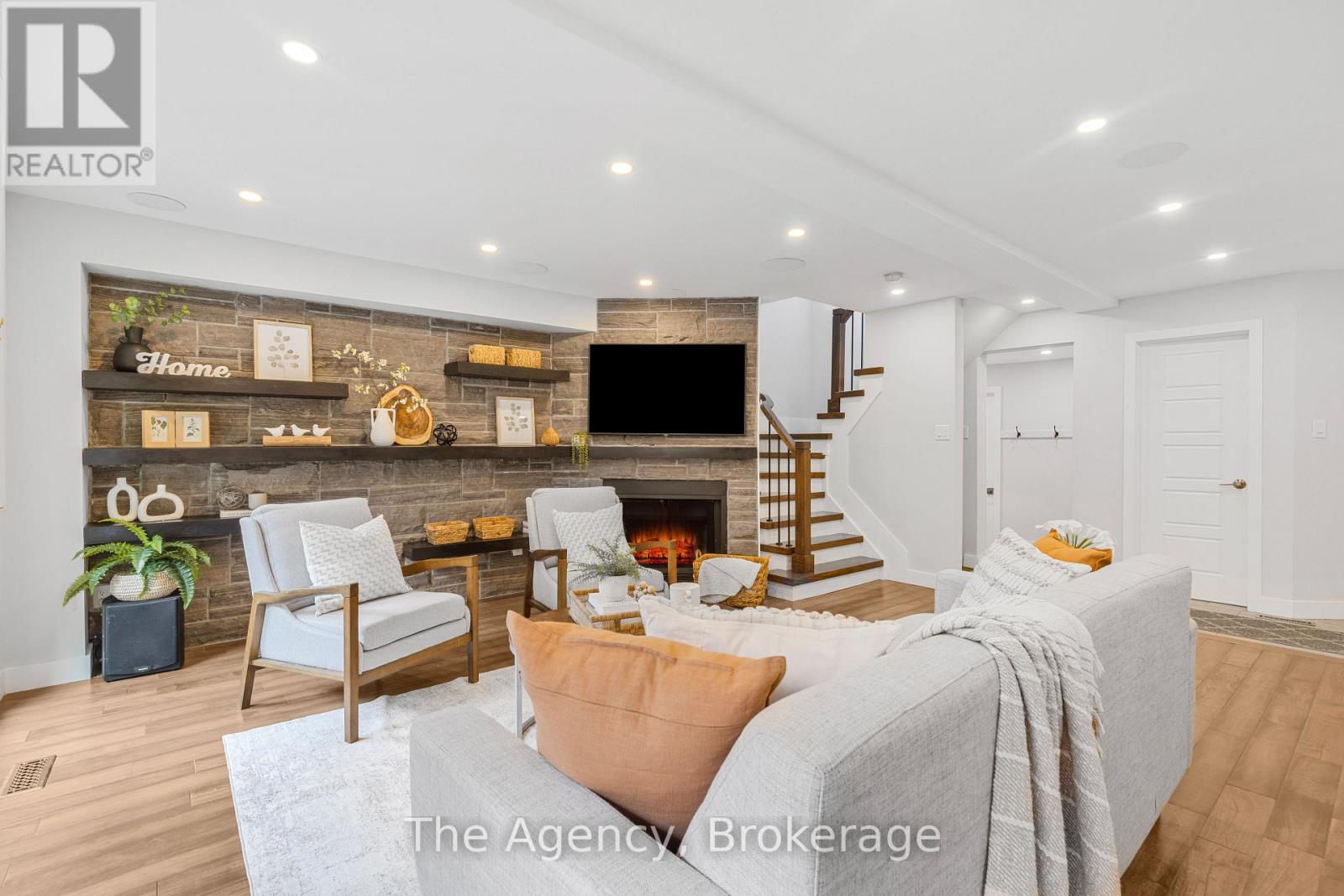 1122 Glenridge Drive, Oakville, Ontario  L6M 2K7 - Photo 13 - W12491422