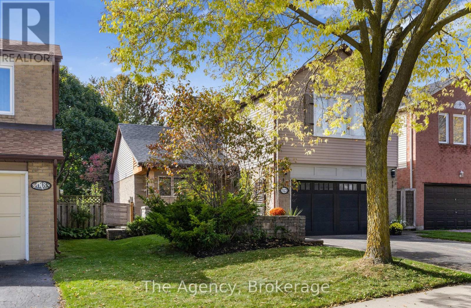 1122 Glenridge Drive, Oakville, Ontario  L6M 2K7 - Photo 2 - W12491422