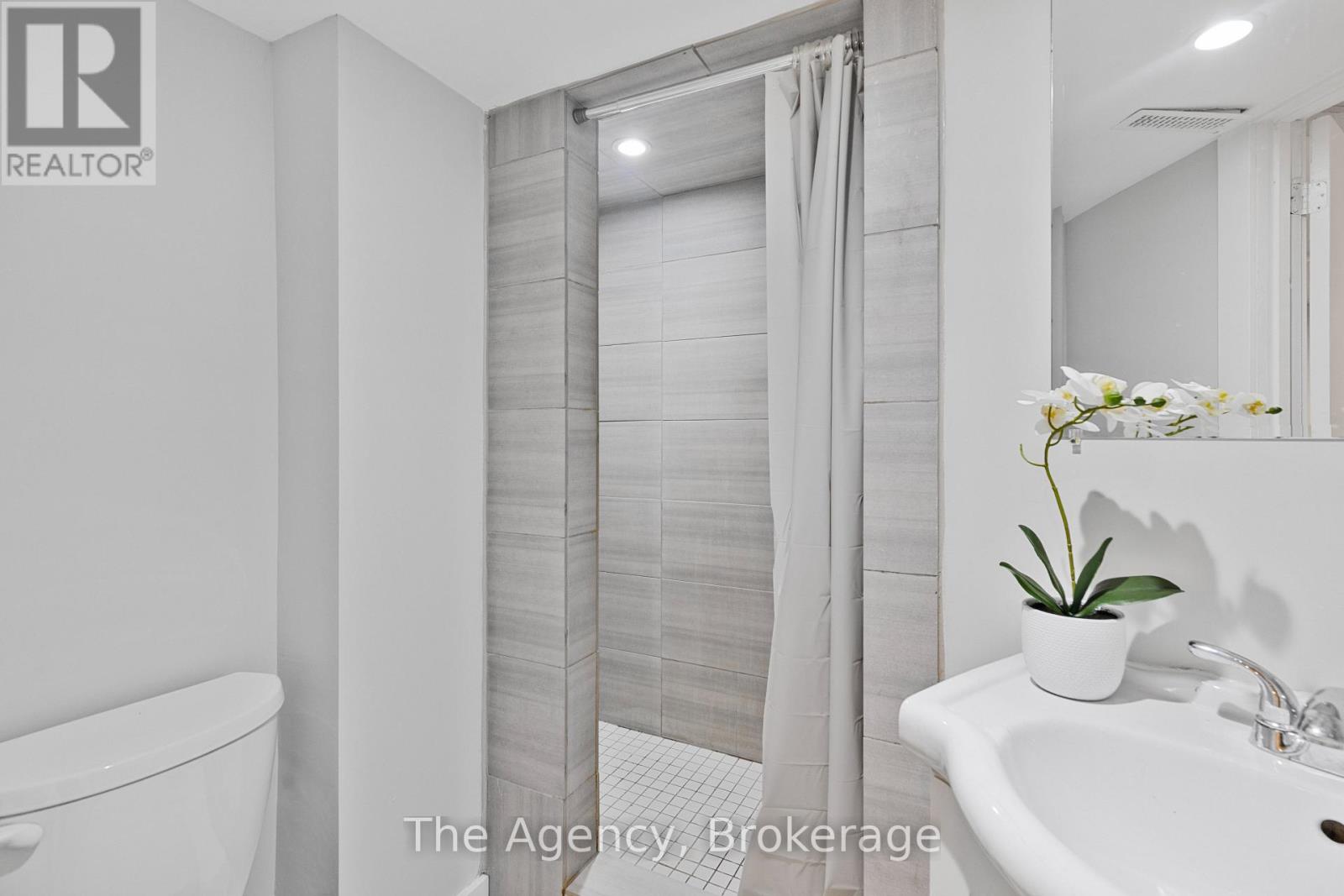 1122 Glenridge Drive, Oakville, Ontario  L6M 2K7 - Photo 34 - W12491422