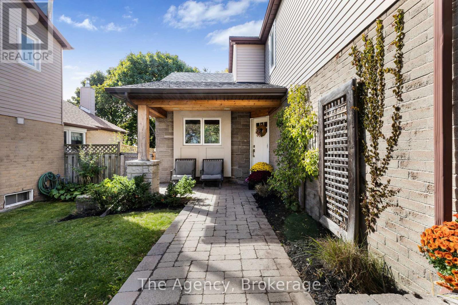 1122 Glenridge Drive, Oakville, Ontario  L6M 2K7 - Photo 4 - W12491422