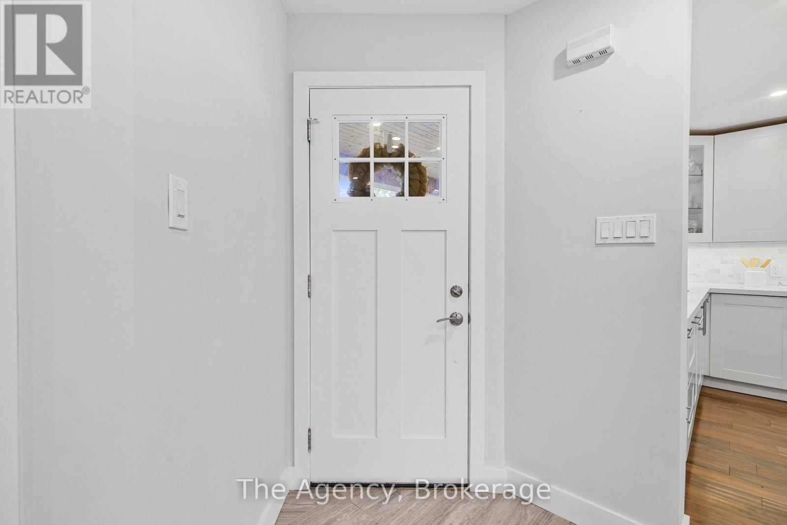 1122 Glenridge Drive, Oakville, Ontario  L6M 2K7 - Photo 6 - W12491422