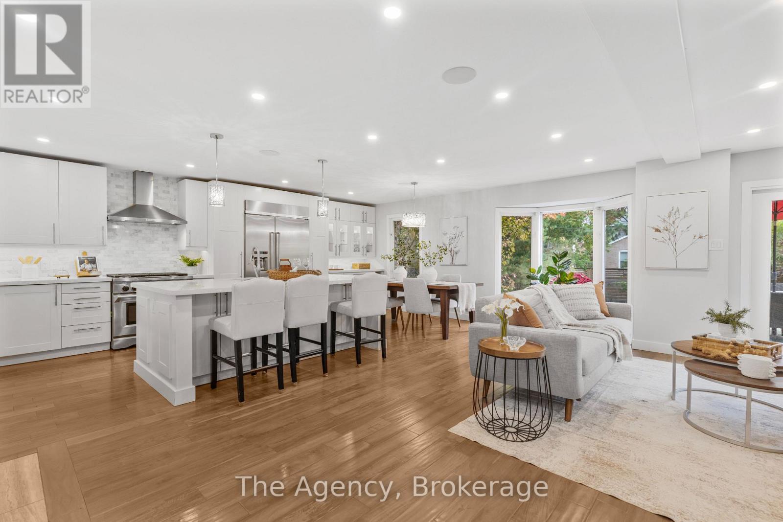 1122 Glenridge Drive, Oakville, Ontario  L6M 2K7 - Photo 8 - W12491422