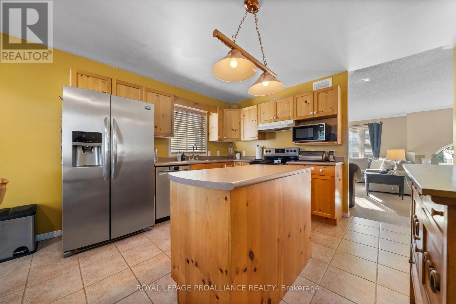 25 Faraday Gardens, Belleville, Ontario K8P 5J5 - Photo 11 - X12491558