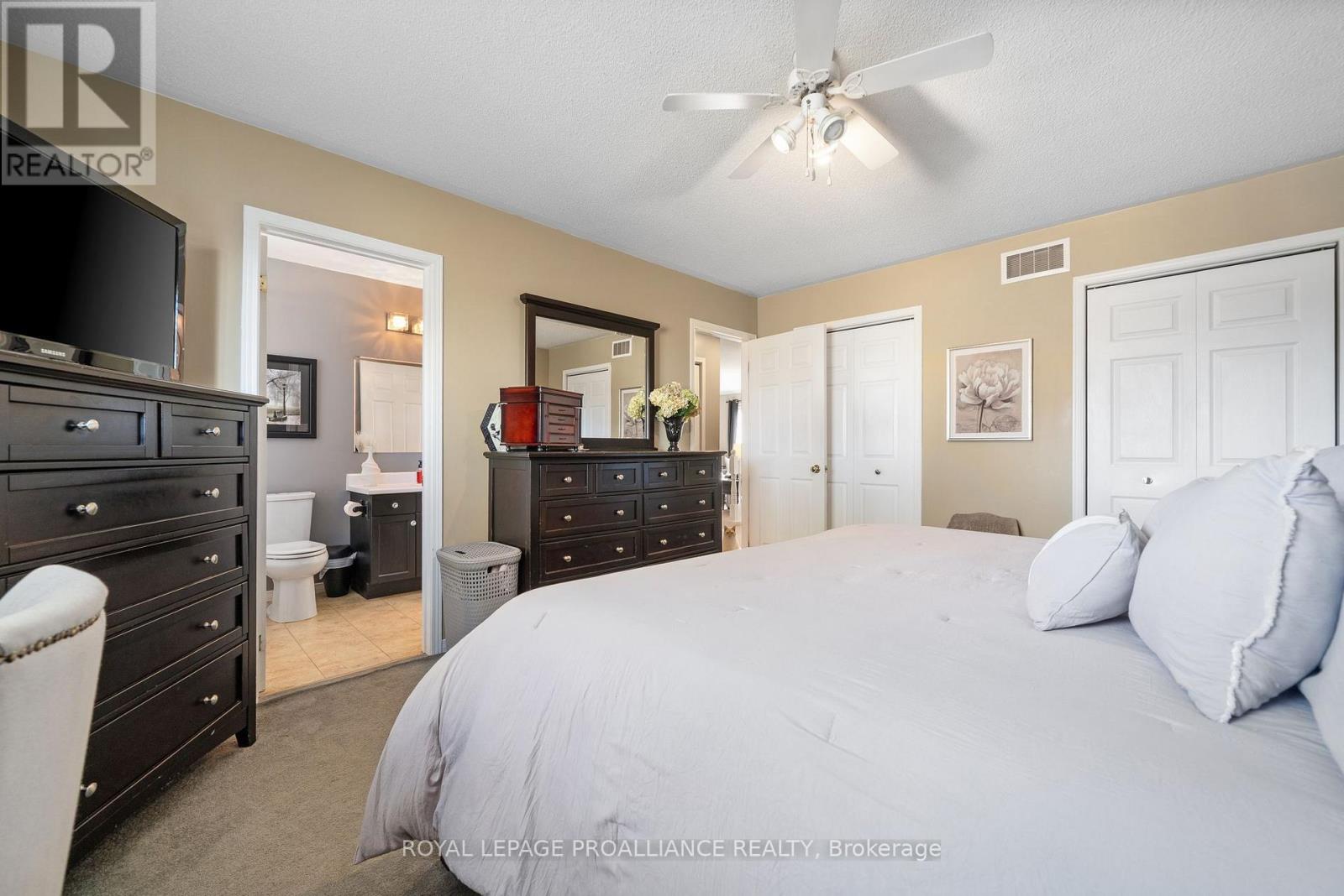 25 Faraday Gardens, Belleville, Ontario K8P 5J5 - Photo 18 - X12491558