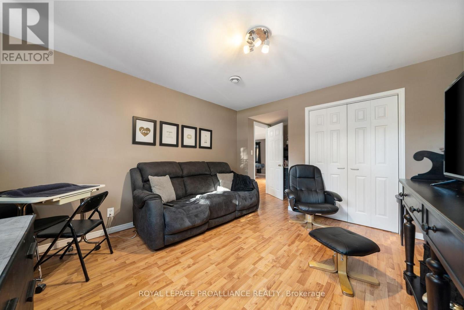 25 Faraday Gardens, Belleville, Ontario K8P 5J5 - Photo 28 - X12491558