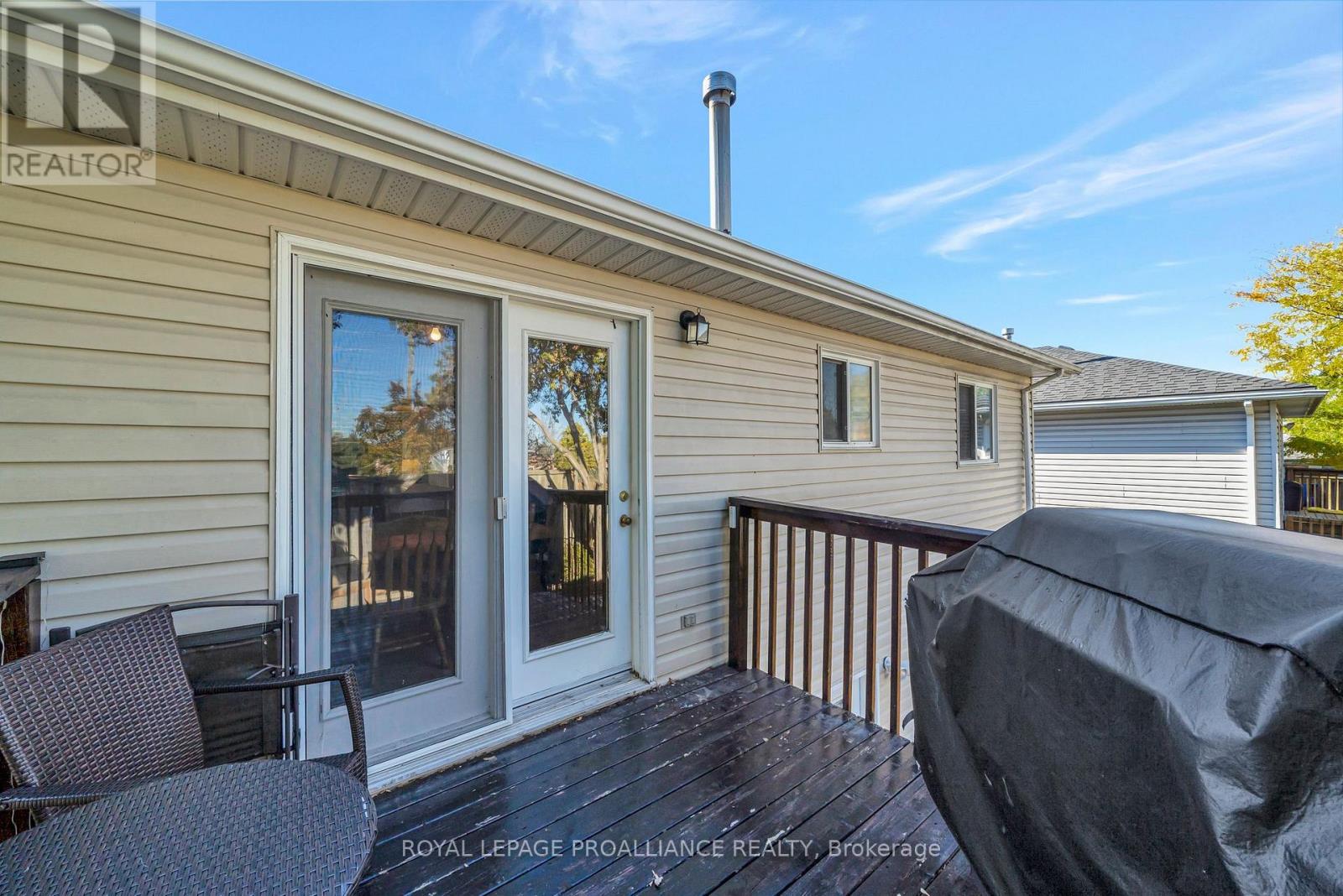 25 Faraday Gardens, Belleville, Ontario K8P 5J5 - Photo 31 - X12491558