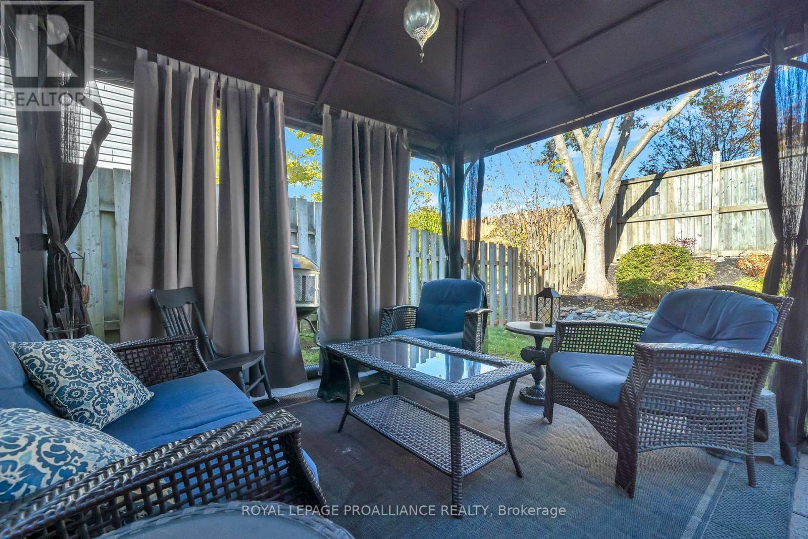 25 Faraday Gardens, Belleville, Ontario K8P 5J5 - Photo 32 - X12491558