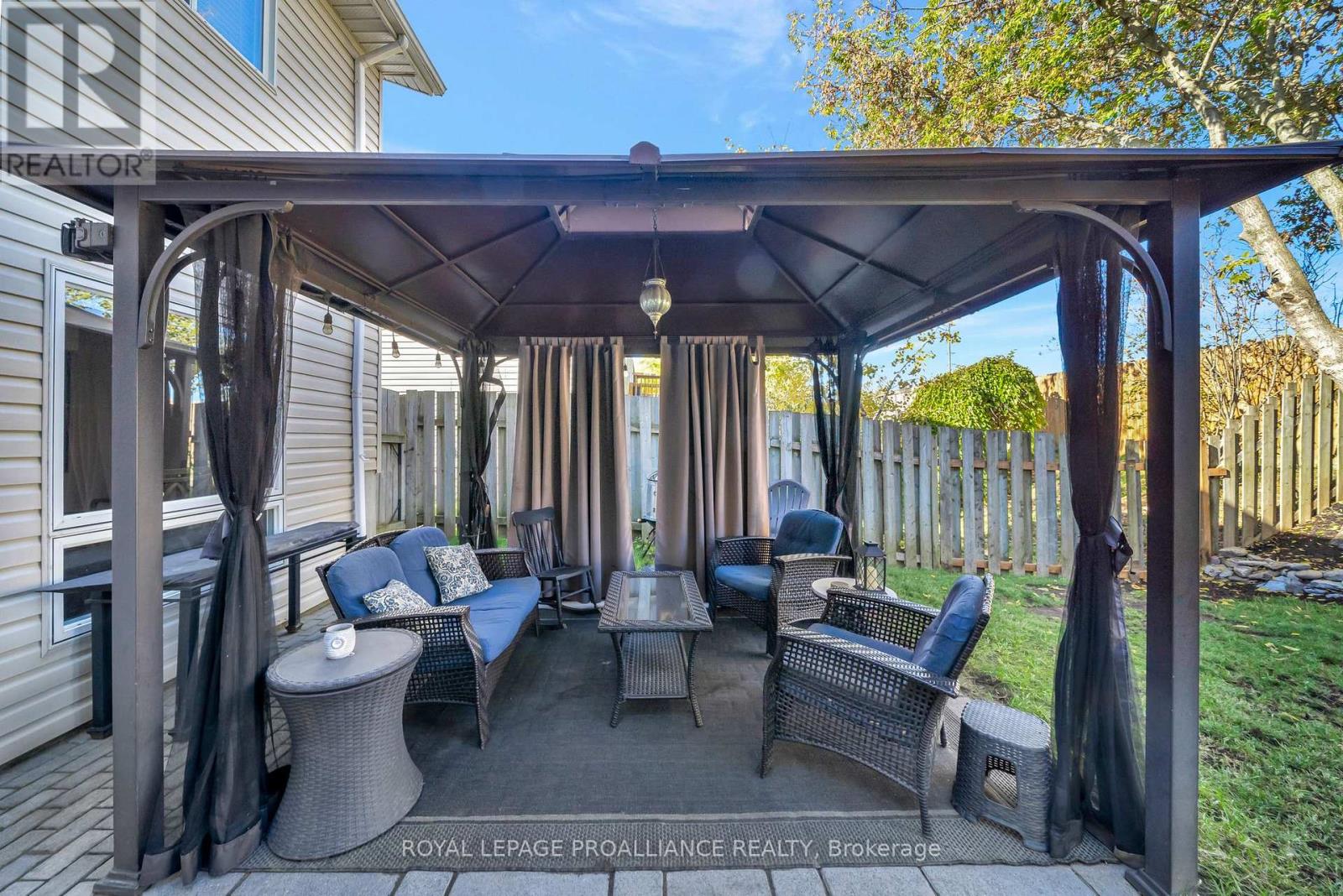 25 Faraday Gardens, Belleville, Ontario K8P 5J5 - Photo 34 - X12491558