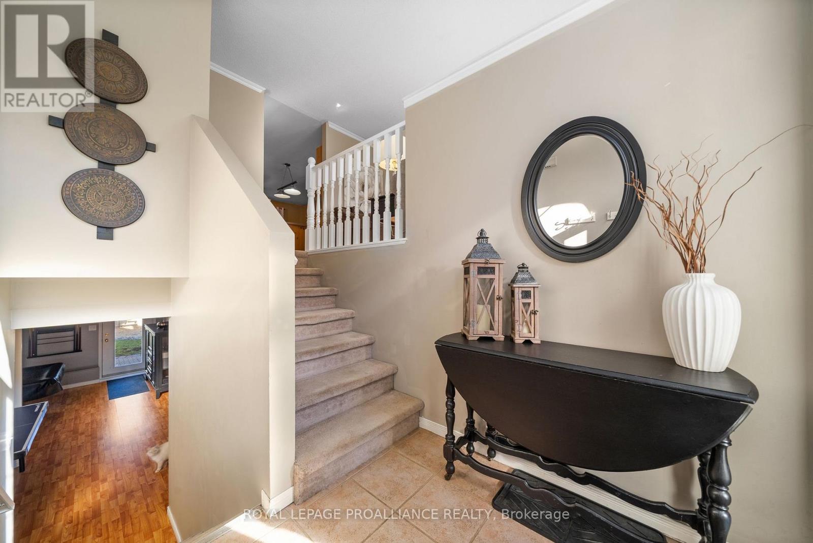 25 Faraday Gardens, Belleville, Ontario K8P 5J5 - Photo 5 - X12491558