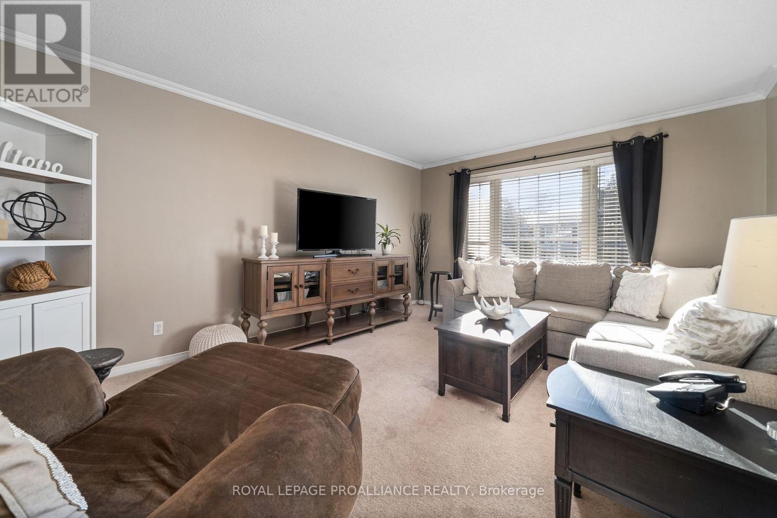 25 Faraday Gardens, Belleville, Ontario K8P 5J5 - Photo 8 - X12491558