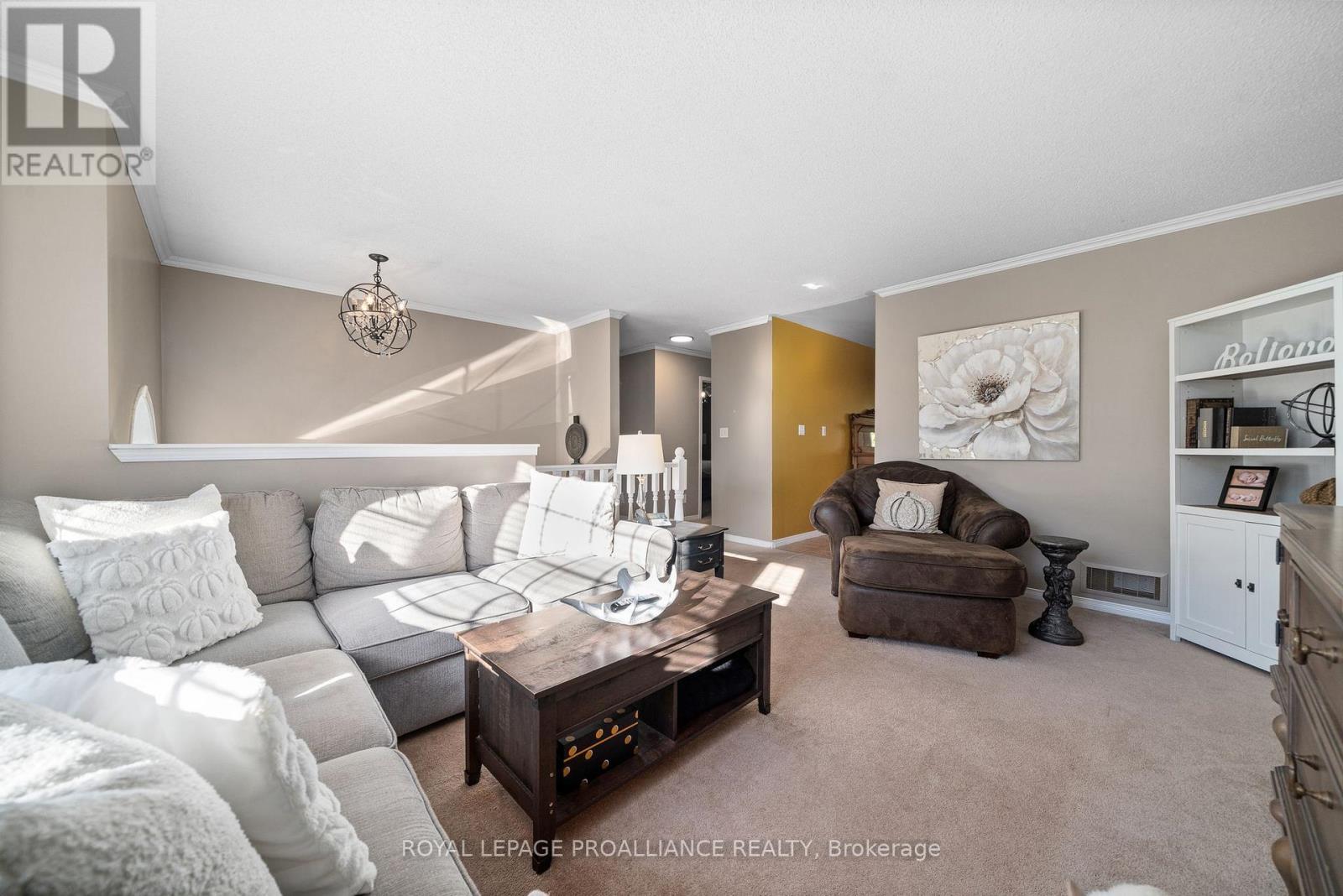 25 Faraday Gardens, Belleville, Ontario K8P 5J5 - Photo 9 - X12491558