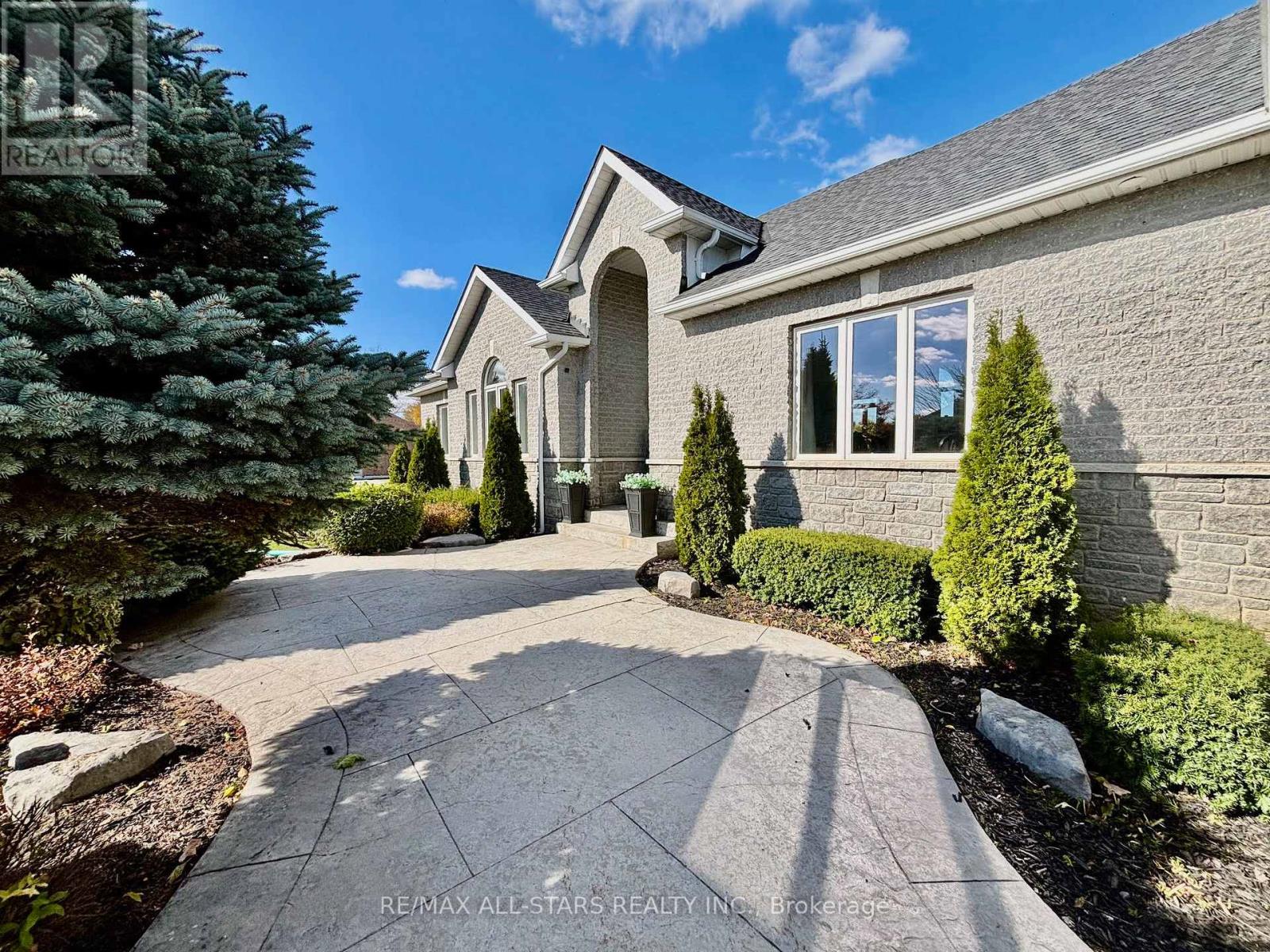 42 Deer Ridge Road, Uxbridge, Ontario  L0C 1A0 - Photo 2 - N12491030