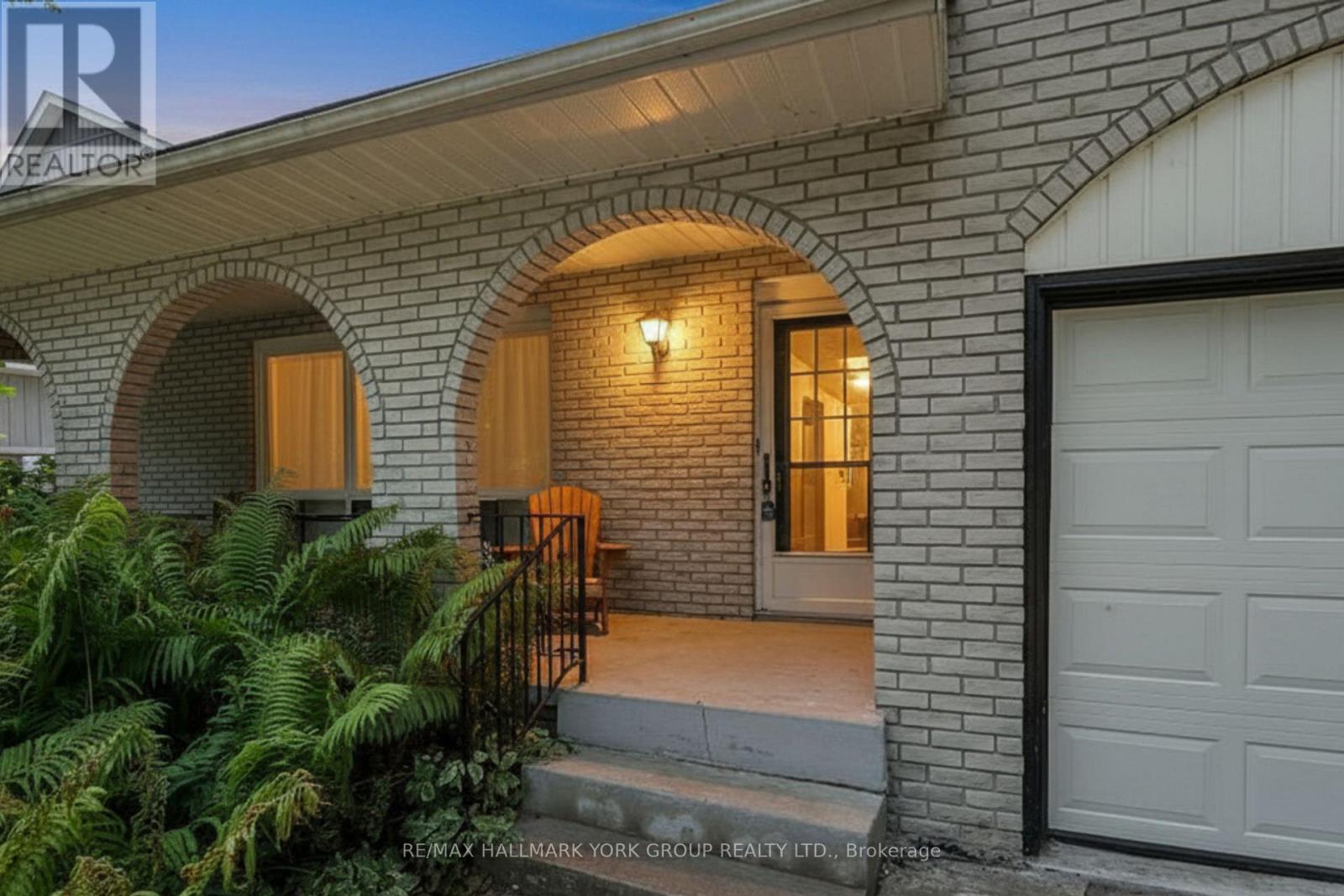 96 Riverview Beach Road, Georgina, Ontario  L0E 1N0 - Photo 2 - N12491078