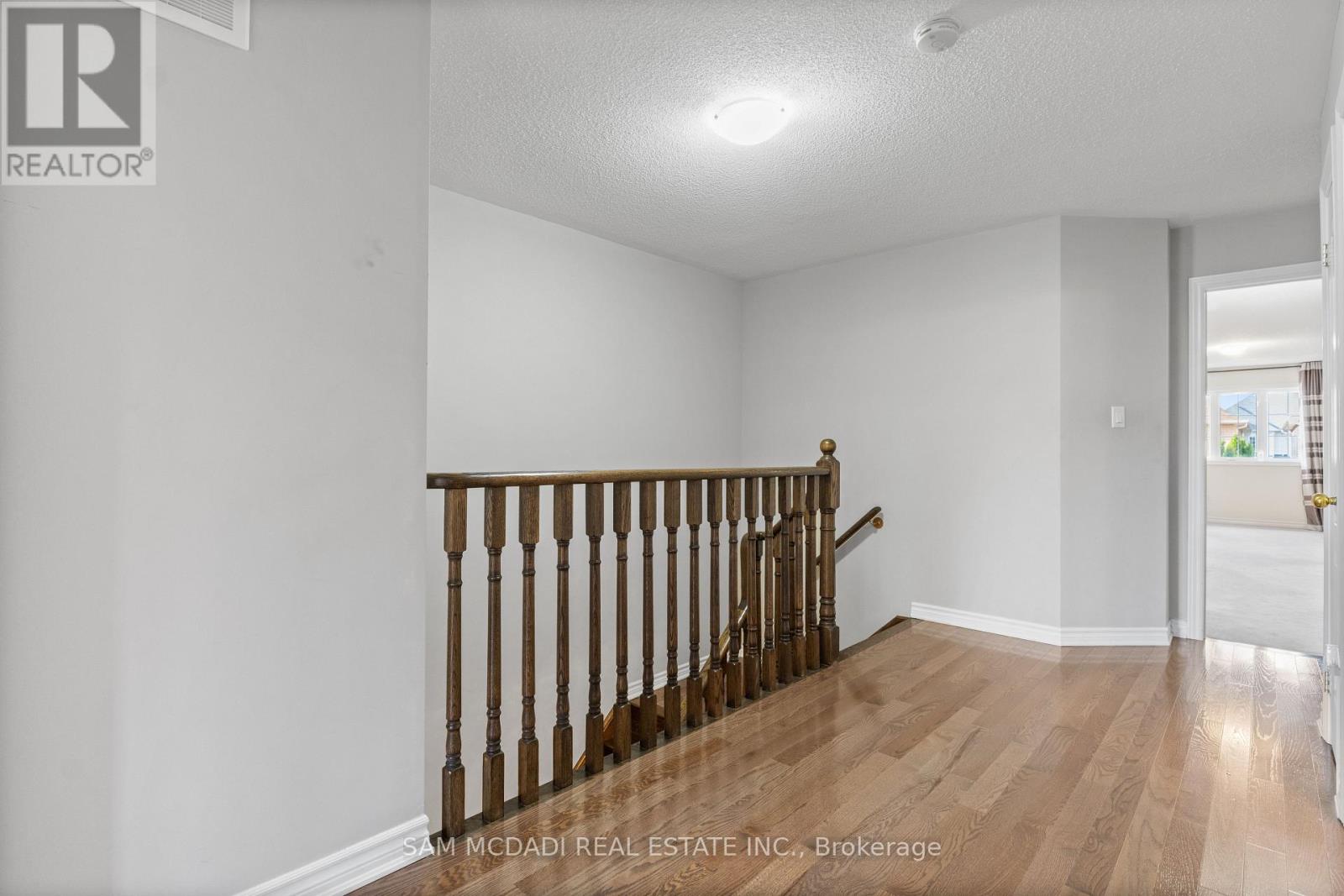 30 Zachary Place, Vaughan, Ontario  L4H 0C2 - Photo 5 - N12491088