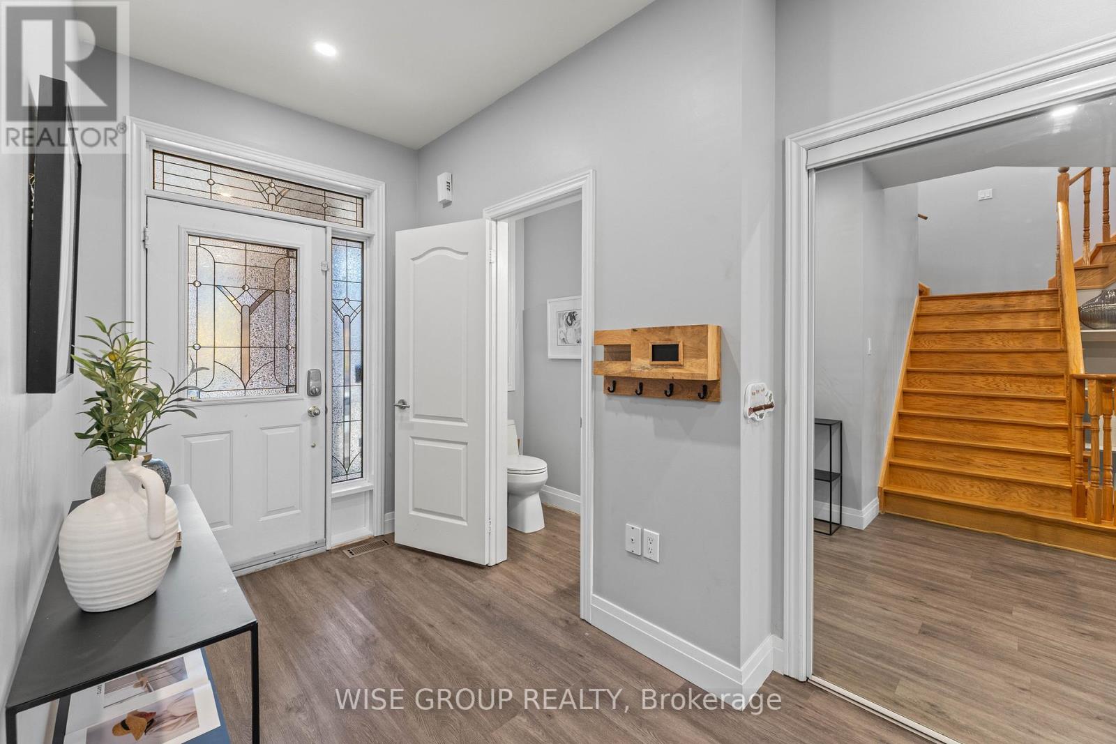 125 Mistywood Crescent, Vaughan (Patterson), Ontario  L4J 9K3 - Photo 3 - N12491122