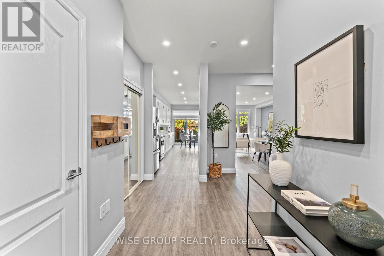 125 Mistywood Crescent, Vaughan (Patterson), Ontario  L4J 9K3 - Photo 4 - N12491122