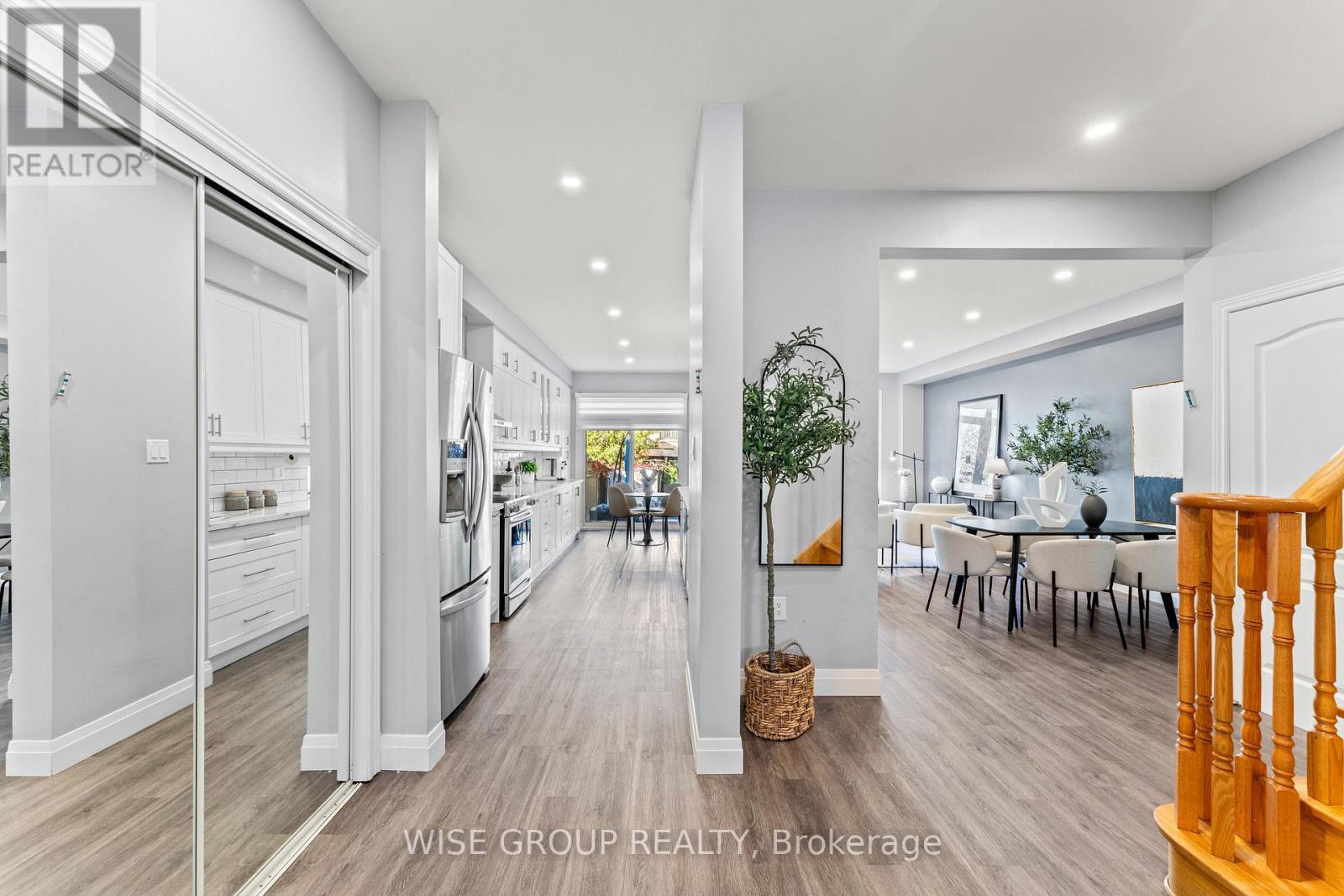 125 Mistywood Crescent, Vaughan (Patterson), Ontario  L4J 9K3 - Photo 5 - N12491122