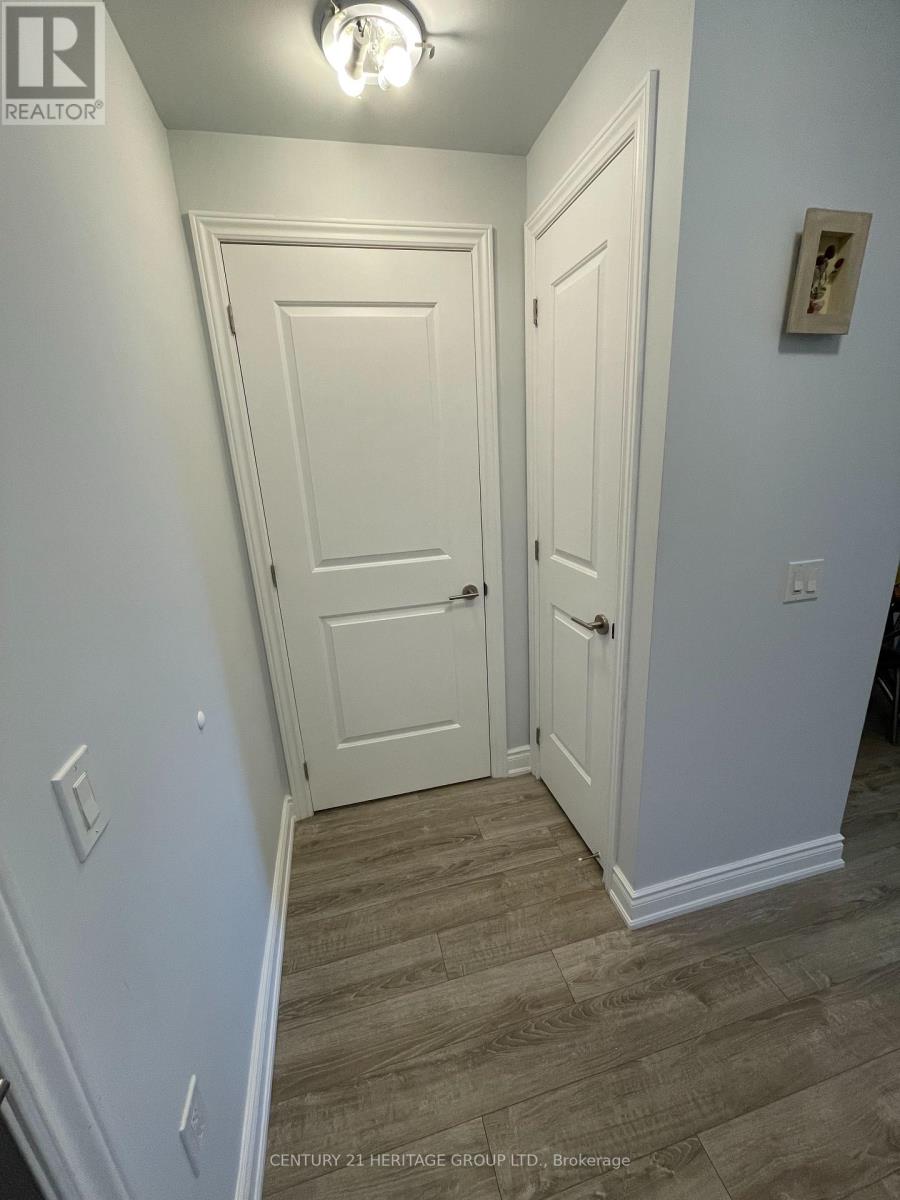 201 - 9618 Yonge Street, Richmond Hill, Ontario  L4C 0X5 - Photo 2 - N12491278