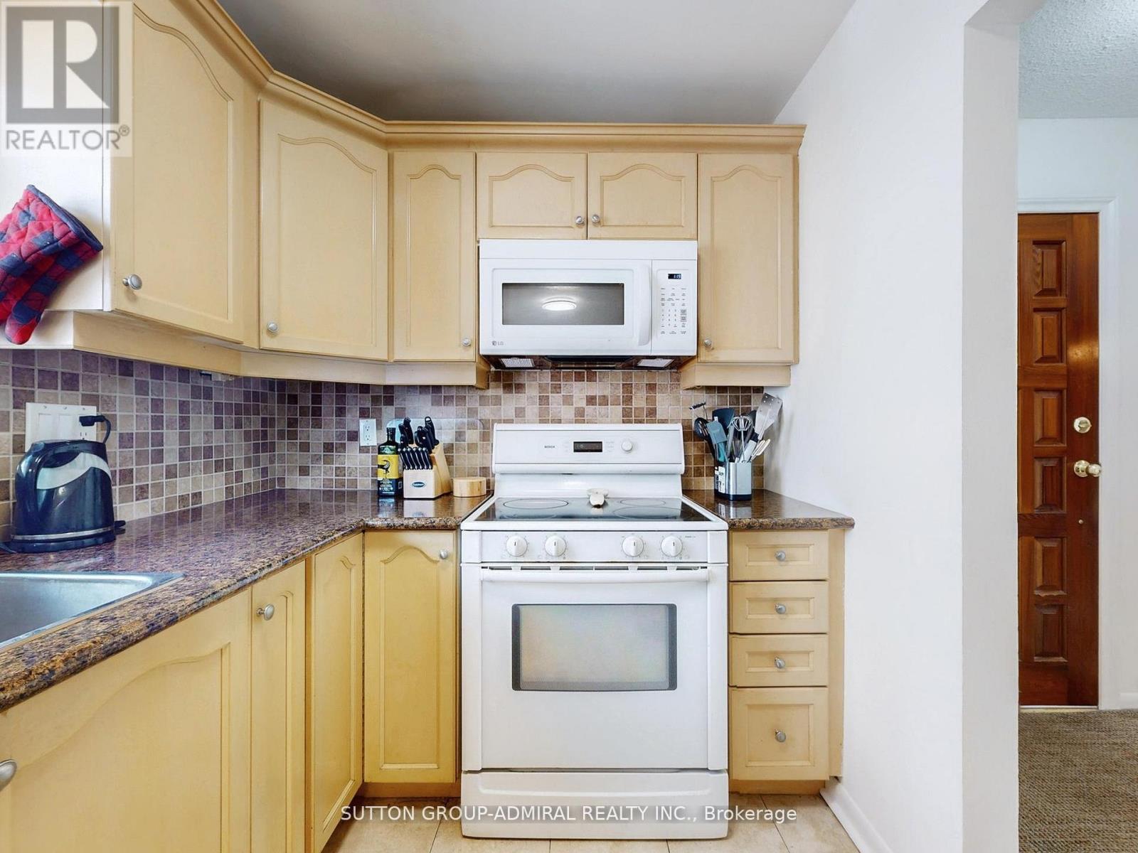 80 Castle Rock Drive, Richmond Hill, Ontario  L4C 5K4 - Photo 10 - N12491286