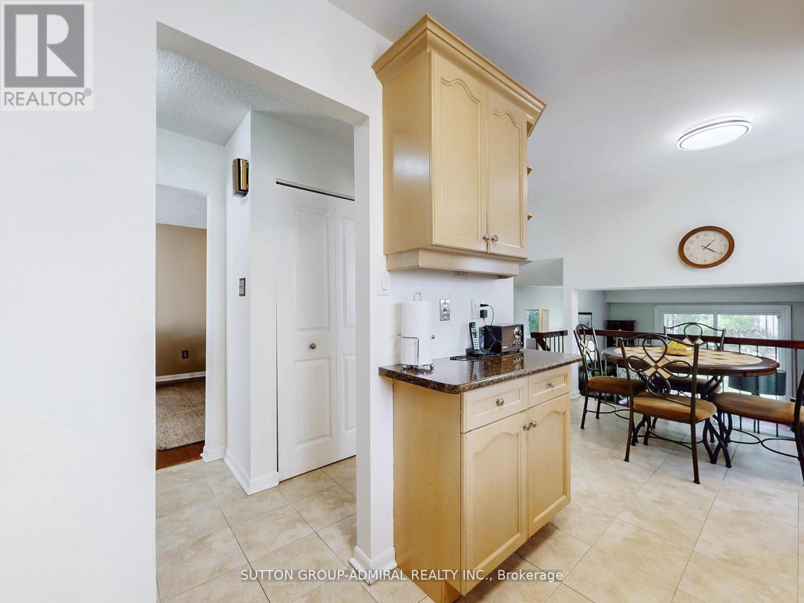 80 Castle Rock Drive, Richmond Hill, Ontario  L4C 5K4 - Photo 12 - N12491286