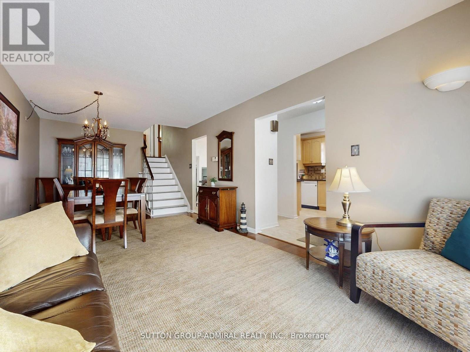 80 Castle Rock Drive, Richmond Hill, Ontario  L4C 5K4 - Photo 5 - N12491286