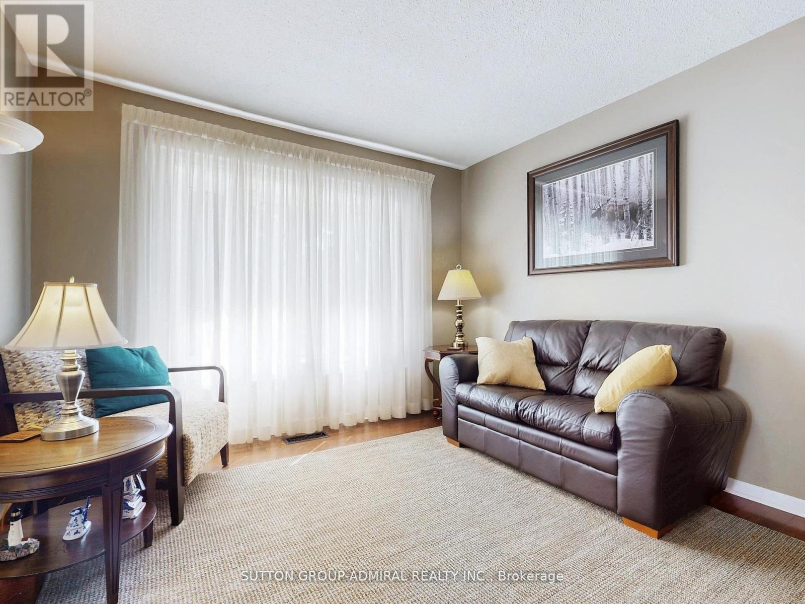 80 Castle Rock Drive, Richmond Hill, Ontario  L4C 5K4 - Photo 6 - N12491286