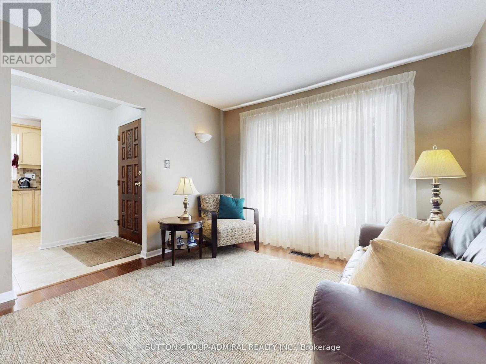 80 Castle Rock Drive, Richmond Hill, Ontario  L4C 5K4 - Photo 7 - N12491286