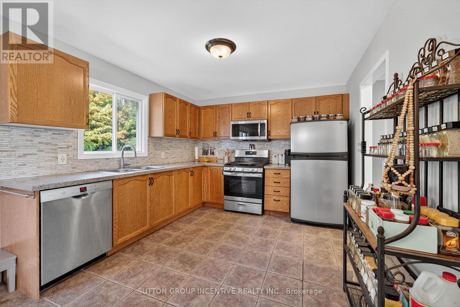 59 Osborn Street, Essa (Angus), Ontario  L0M 1B0 - Photo 5 - N12491336