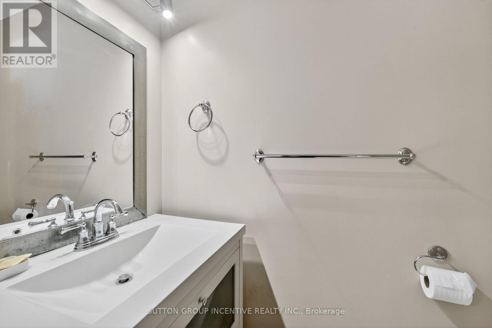 59 Osborn Street, Essa (Angus), Ontario  L0M 1B0 - Photo 9 - N12491336