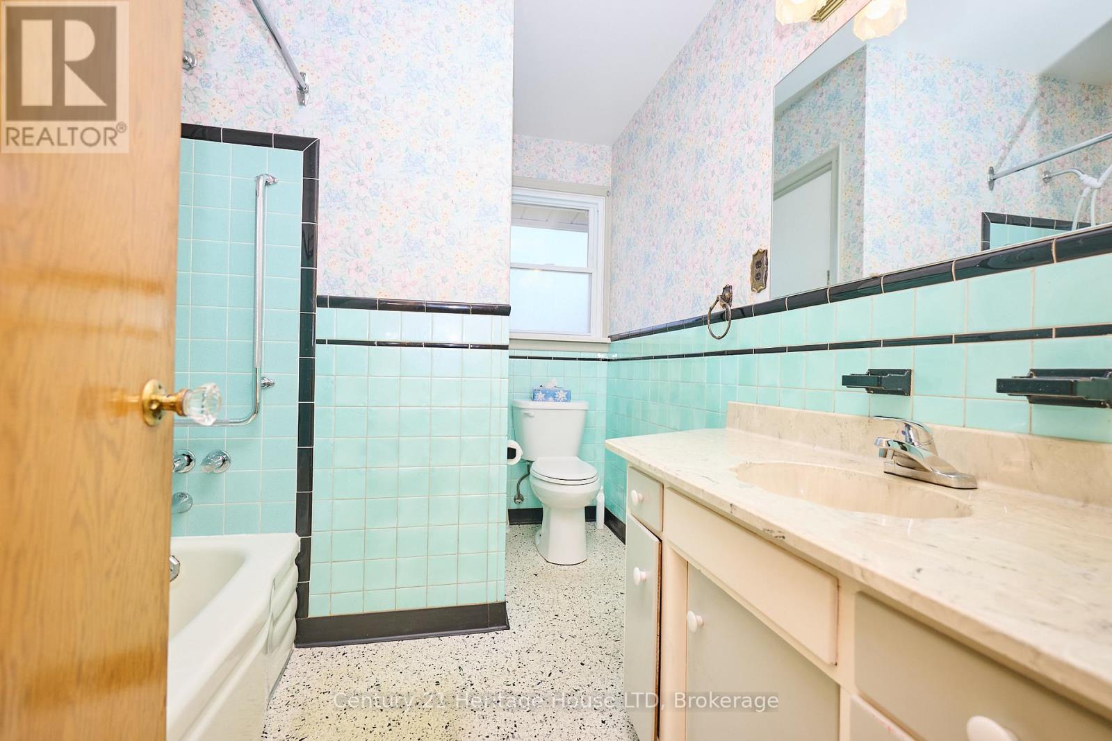 82 Wakelin Terrace, St. Catharines, Ontario  L2M 4K9 - Photo 18 - X12491454