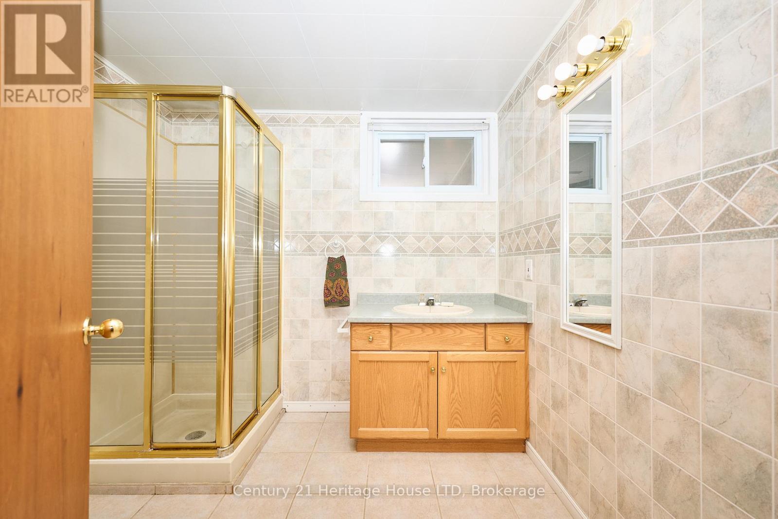 82 Wakelin Terrace, St. Catharines, Ontario  L2M 4K9 - Photo 24 - X12491454