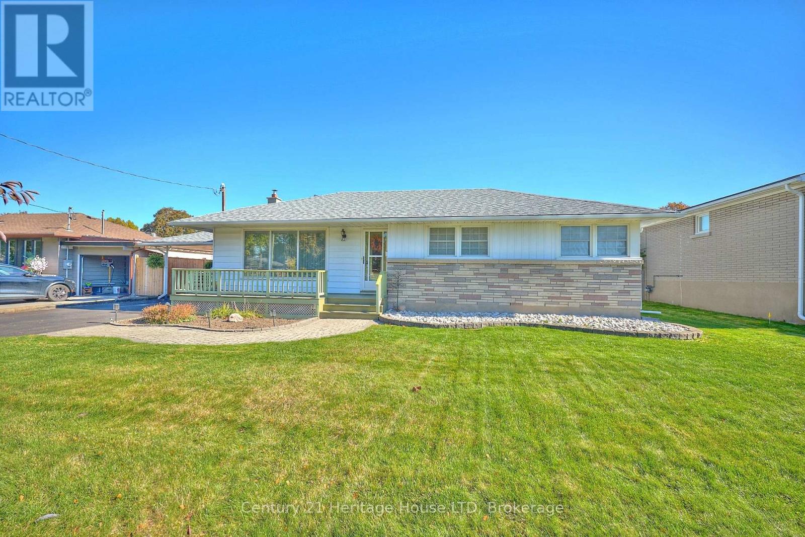 82 Wakelin Terrace, St. Catharines, Ontario  L2M 4K9 - Photo 4 - X12491454