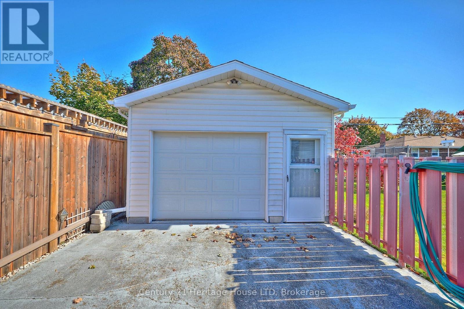 82 Wakelin Terrace, St. Catharines, Ontario  L2M 4K9 - Photo 5 - X12491454