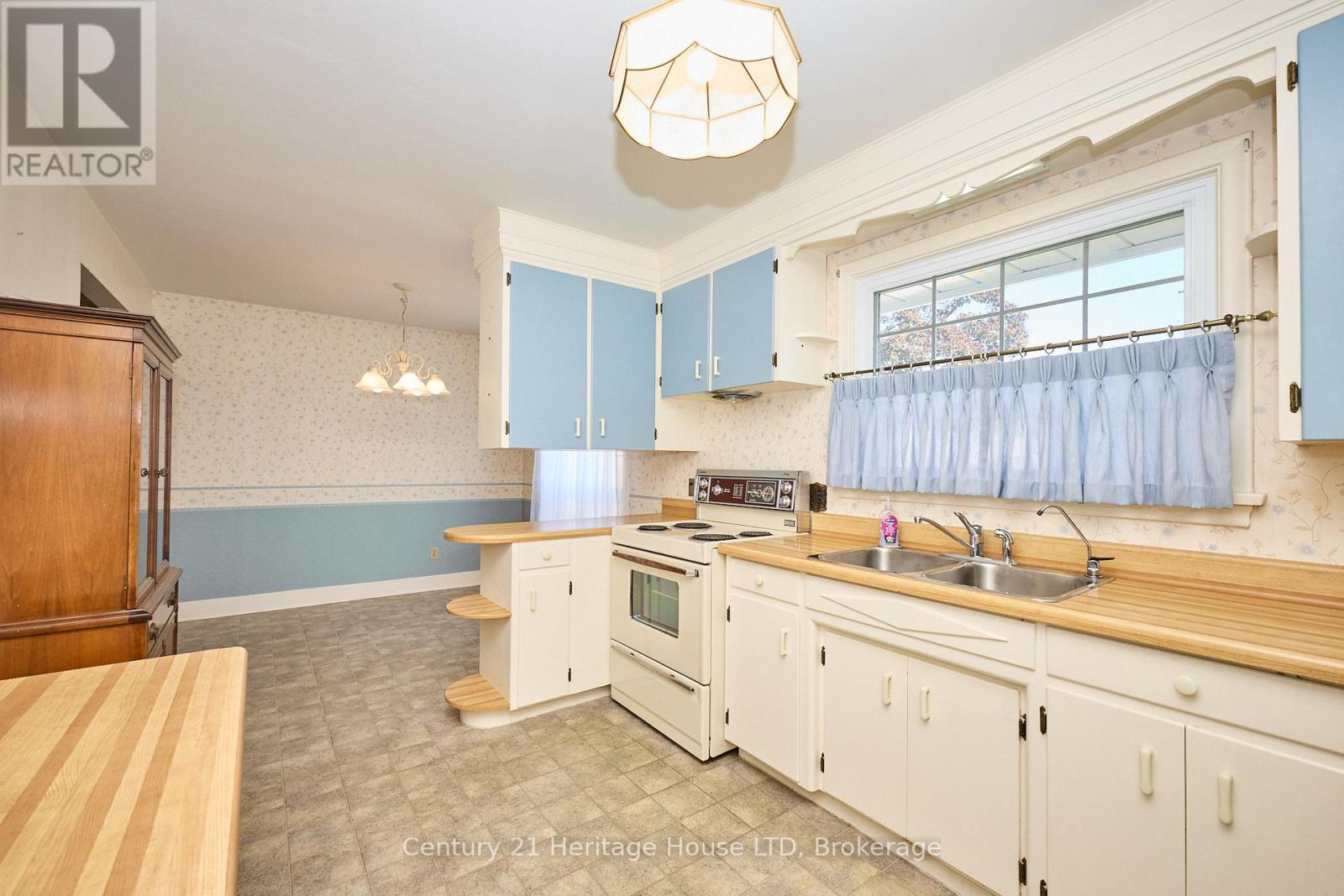 82 Wakelin Terrace, St. Catharines, Ontario  L2M 4K9 - Photo 9 - X12491454