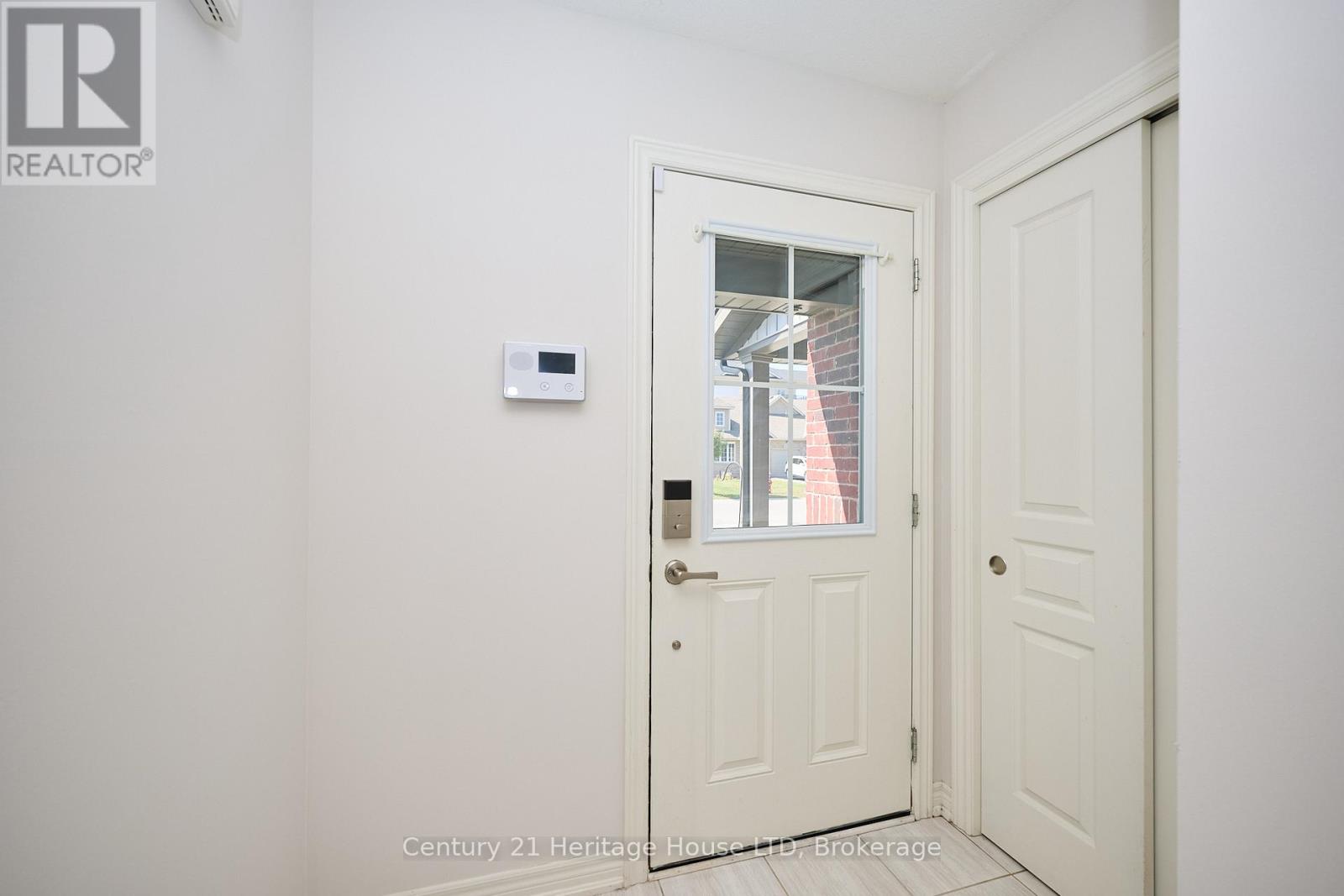 289 Silverwood Avenue, Welland (Coyle Creek), Ontario  L3C 0B7 - Photo 5 - X12491494