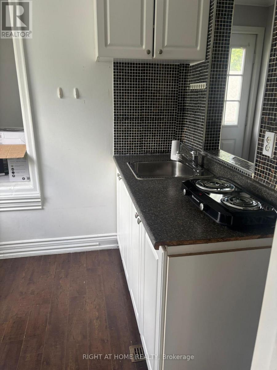 Unit 2 - 125 Steeles Avenue E, Toronto, Ontario  M2M 2Y5 - Photo 2 - C12387628