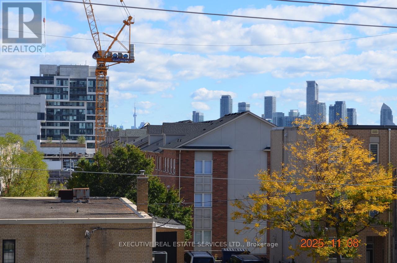 219 - 1007 The Queensway W, Toronto, Ontario  M8Z 0H4 - Photo 4 - W12488978