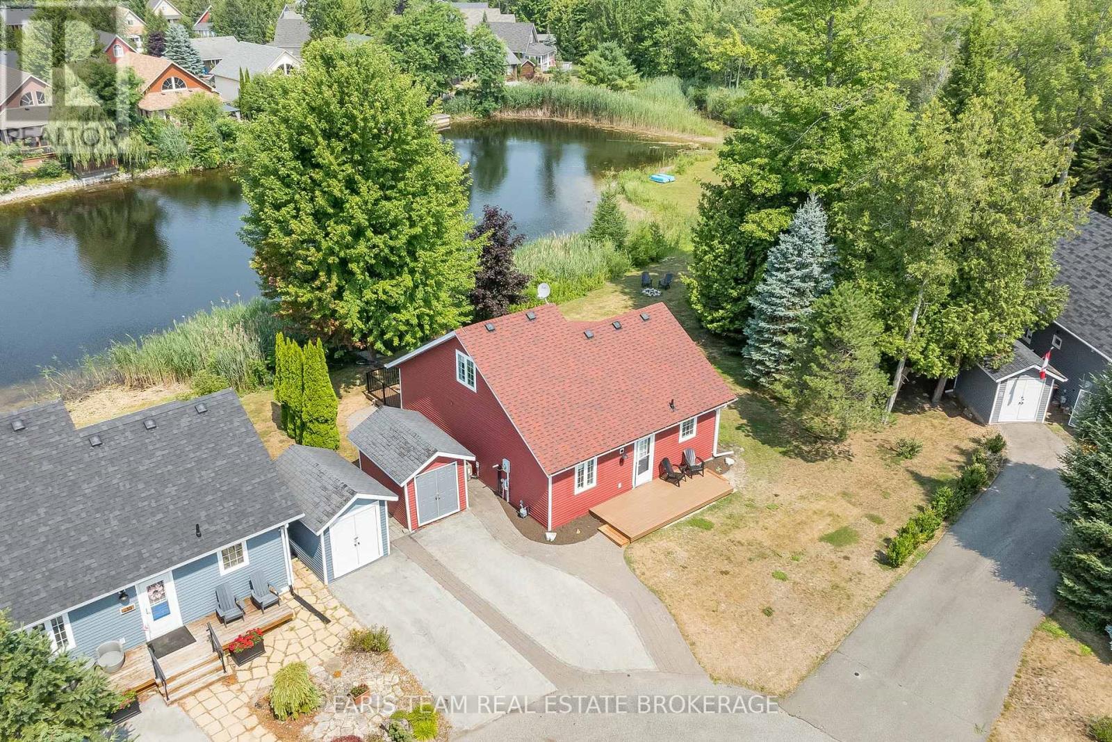 32 ALGONQUIN TRAIL, Wasaga Beach, Ontario