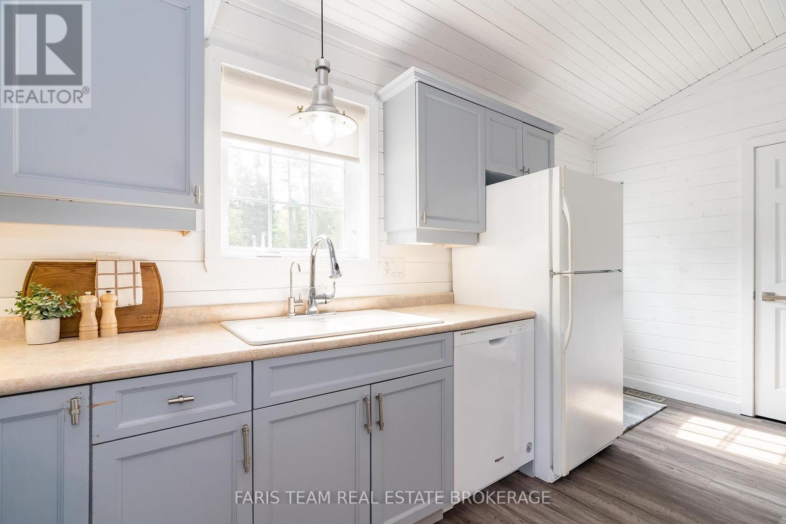 32 Algonquin Trail, Wasaga Beach, Ontario  L9Z 1X7 - Photo 7 - S12491260